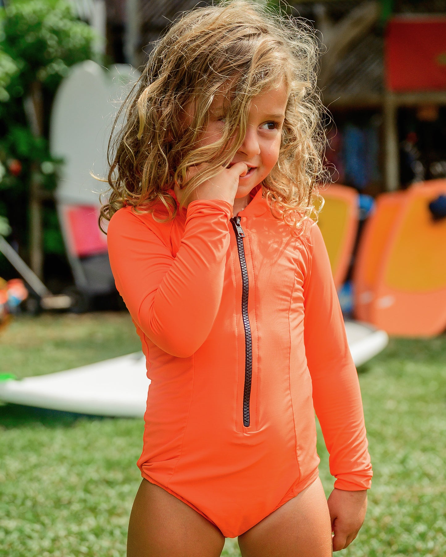 Body Gaya Kids Papaya para esportes aquáticos – roupa de praia com proteção solar.